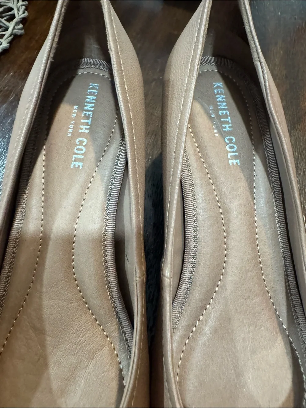 Kenneth Cole women’s Brown Low Block Heel Bow Pump size 9